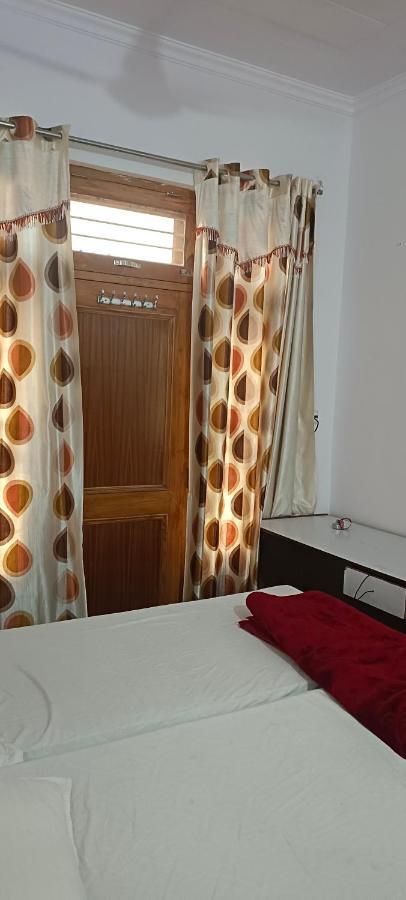 Homestay Haldwāni Szoba fotó